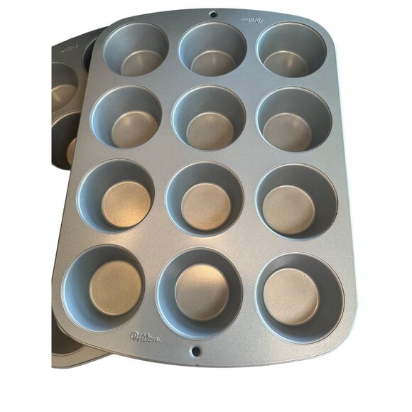 Wilton Perfect Results Cupcake Muffin Tin Pan 12 Count Set/2 - Picture 3 of 5